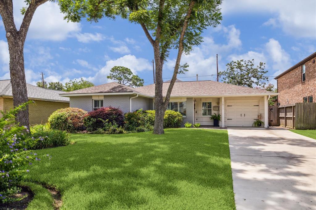 Property Photo: 1511 Thornton Road TX 77018