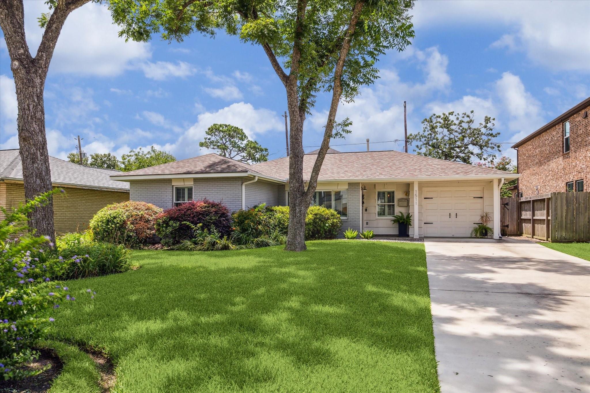 Property Photo: 1511 Thornton Road TX 77018