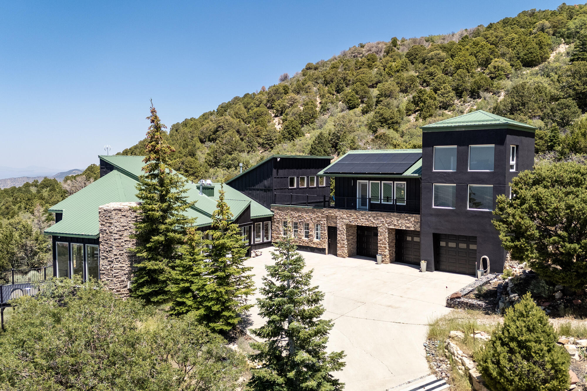 Property Photo: 1227 E High Valley View Cir UT 84720