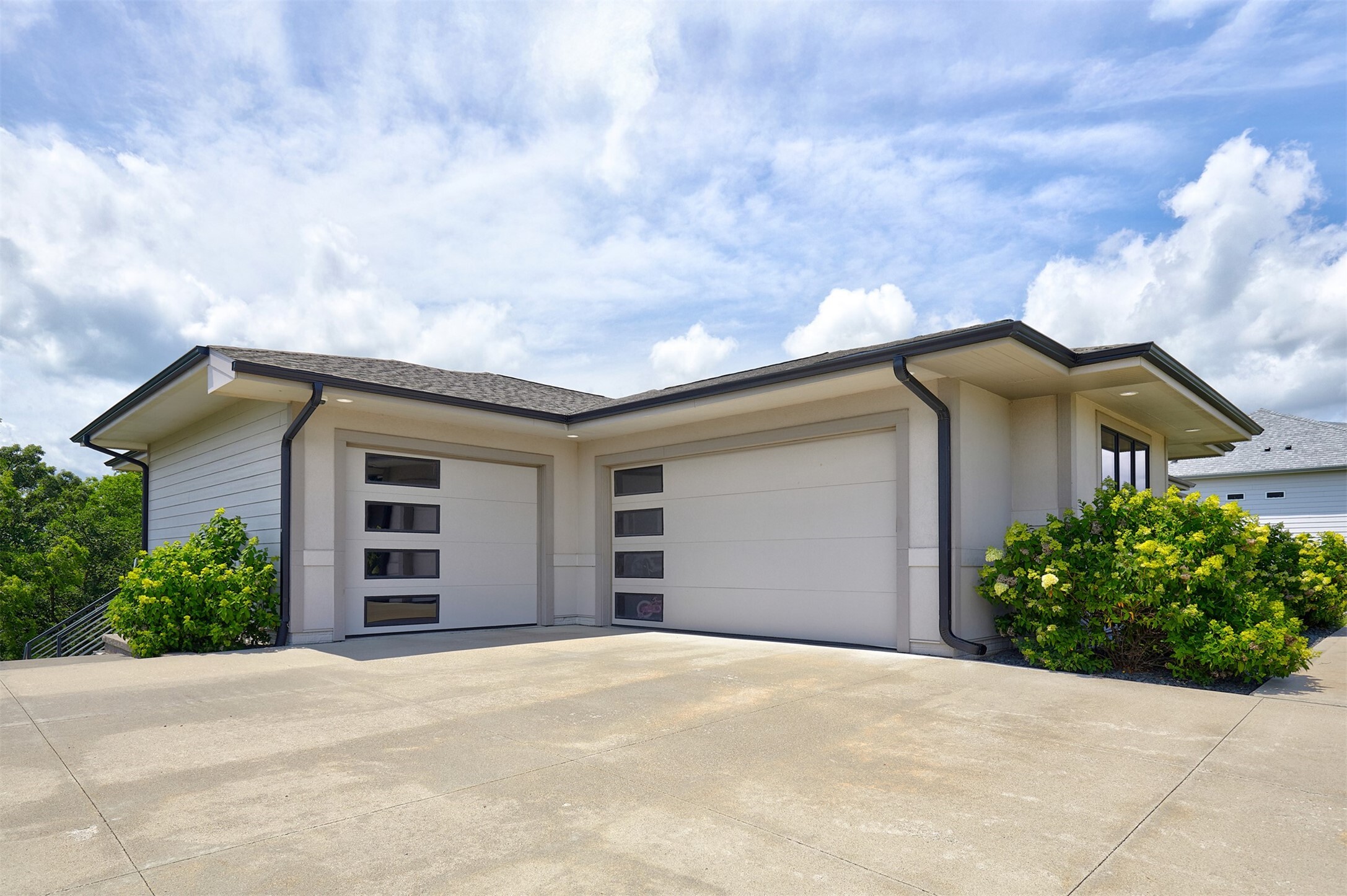 Property Photo: 605 S Tiburon Cove IA 50266