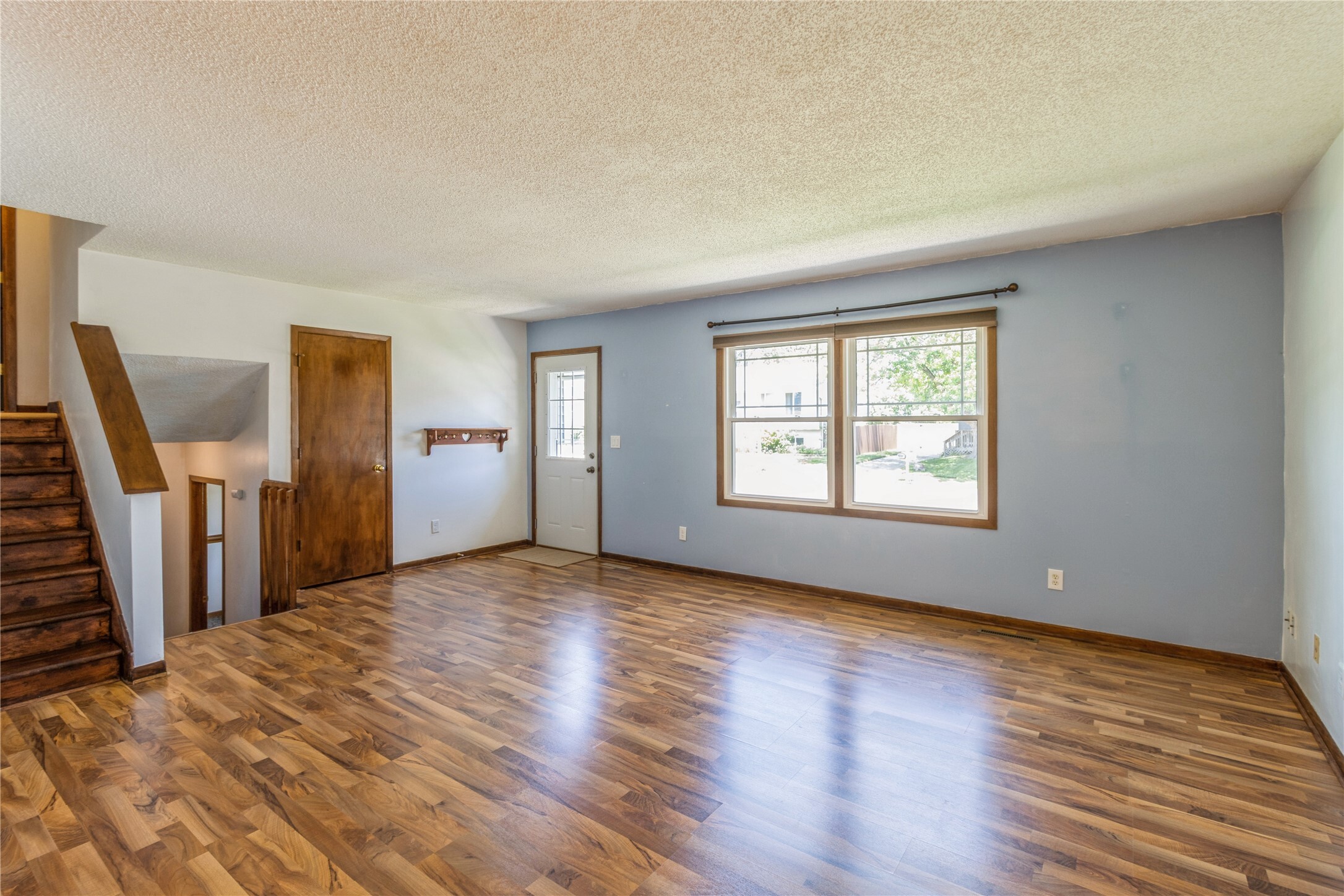 Property Photo: 712 NE 9th Street IA 50111