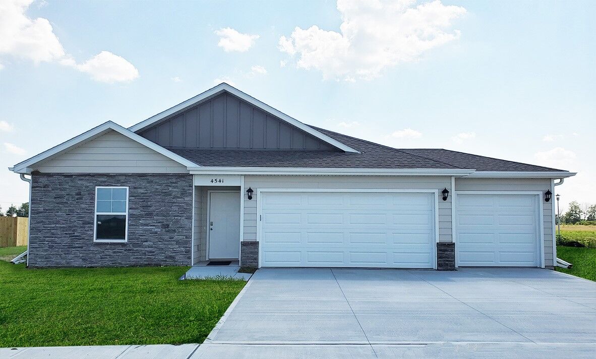 Property Photo:  25067 Eagle Vista Drive  IA 50003