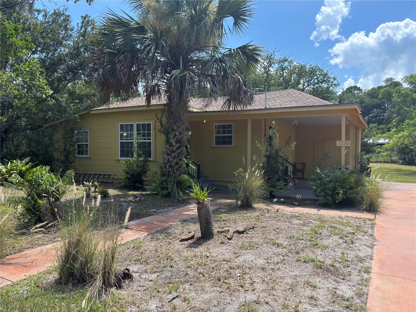 Property Photo: 1250 Kenard Street FL 32168