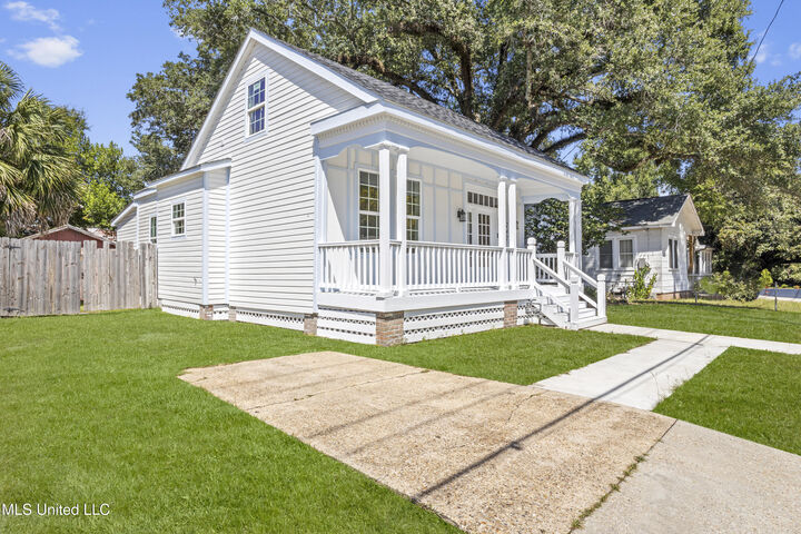 Property Photo:  247 Forrest Avenue  MS 39530 