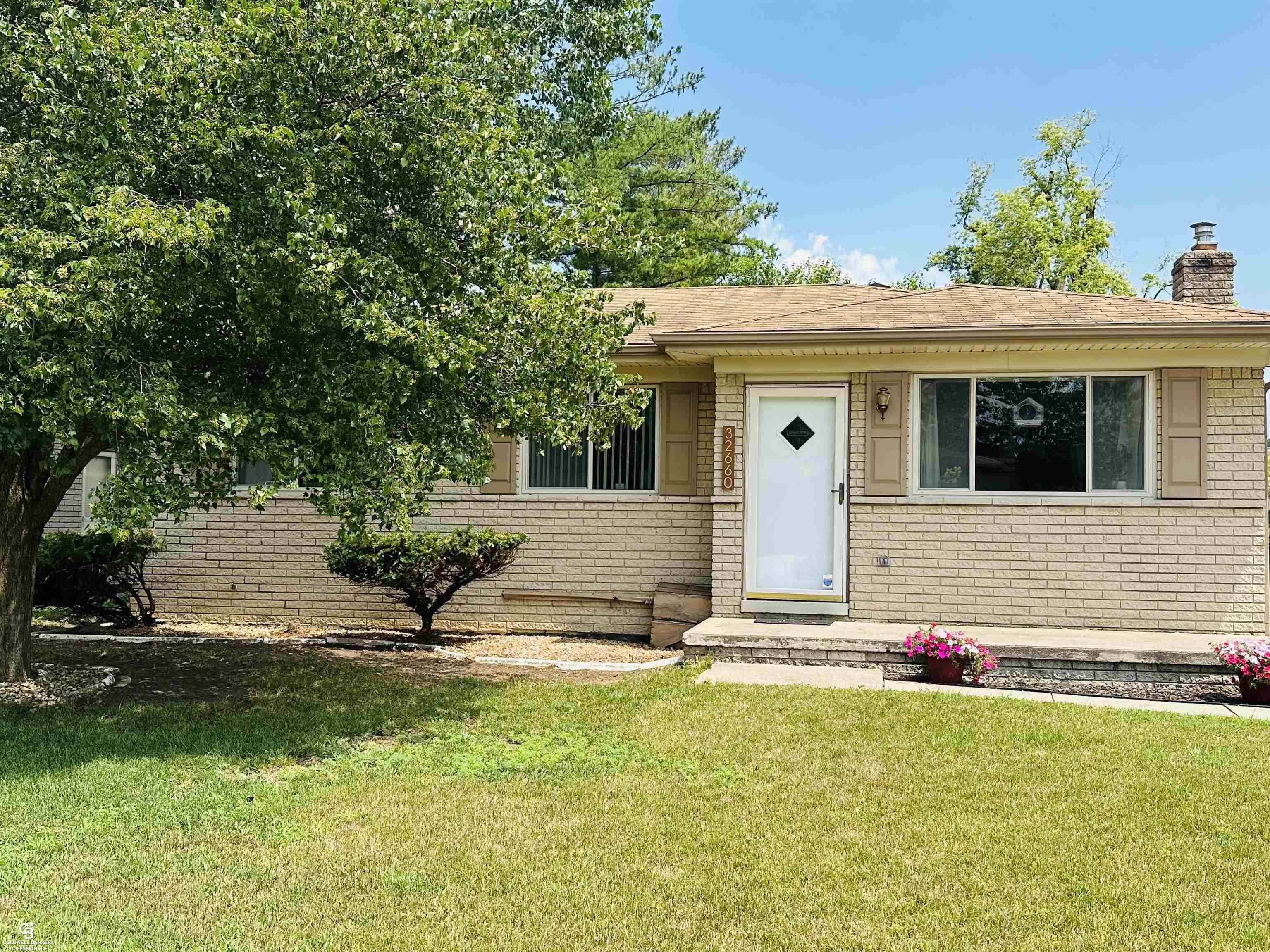 Property Photo: 32660 Haggerty Dr. Drive MI 48066-1025