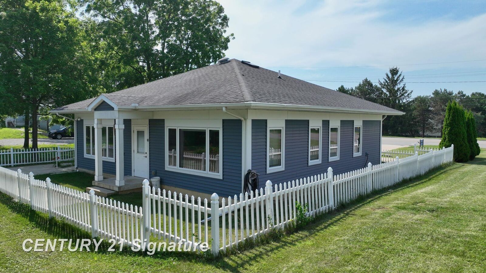 Property Photo: 1441 E Maple Avenue MI 48529