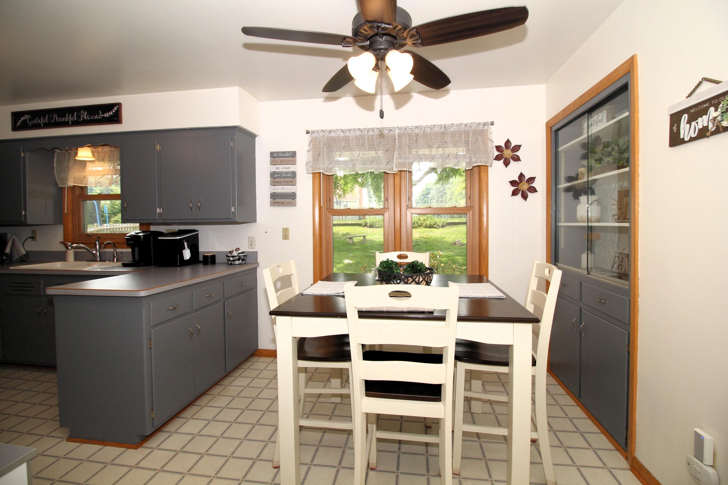 Property Photo: 815 Redwood St WI 53095