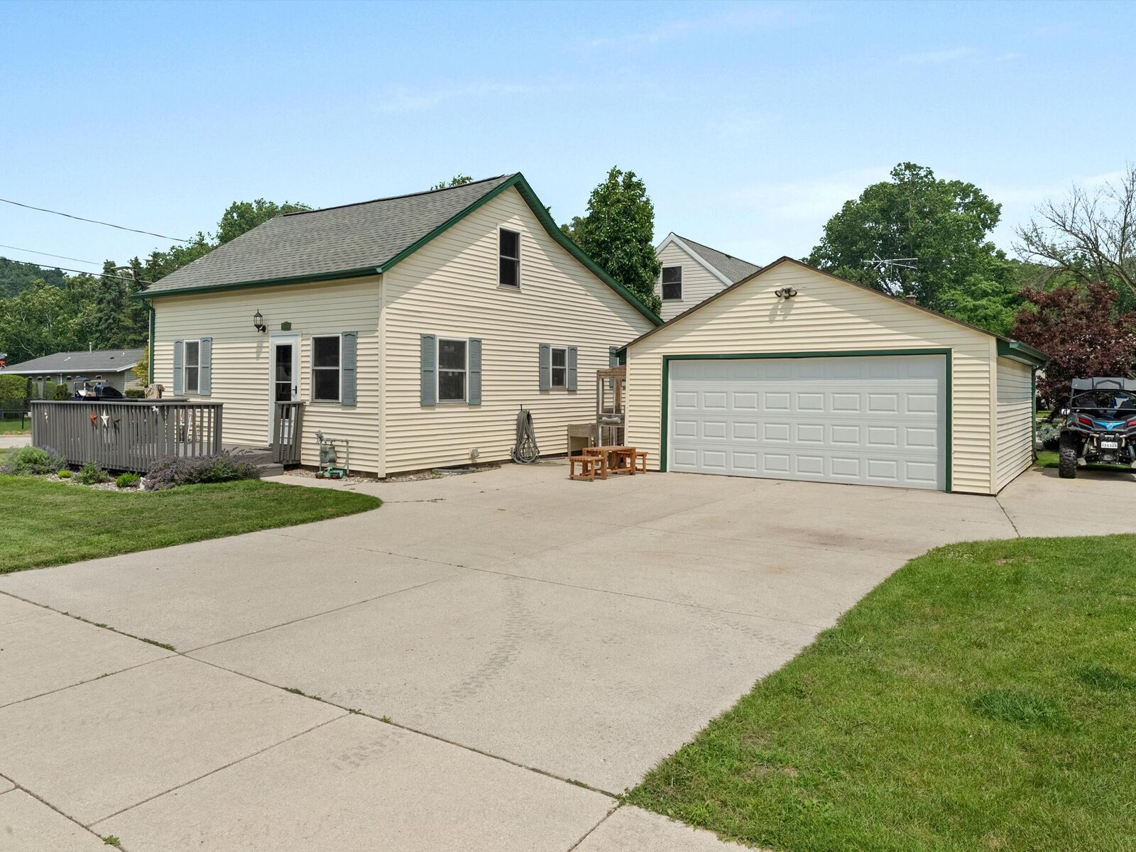 Property Photo: 513 N 41st St WI 54220
