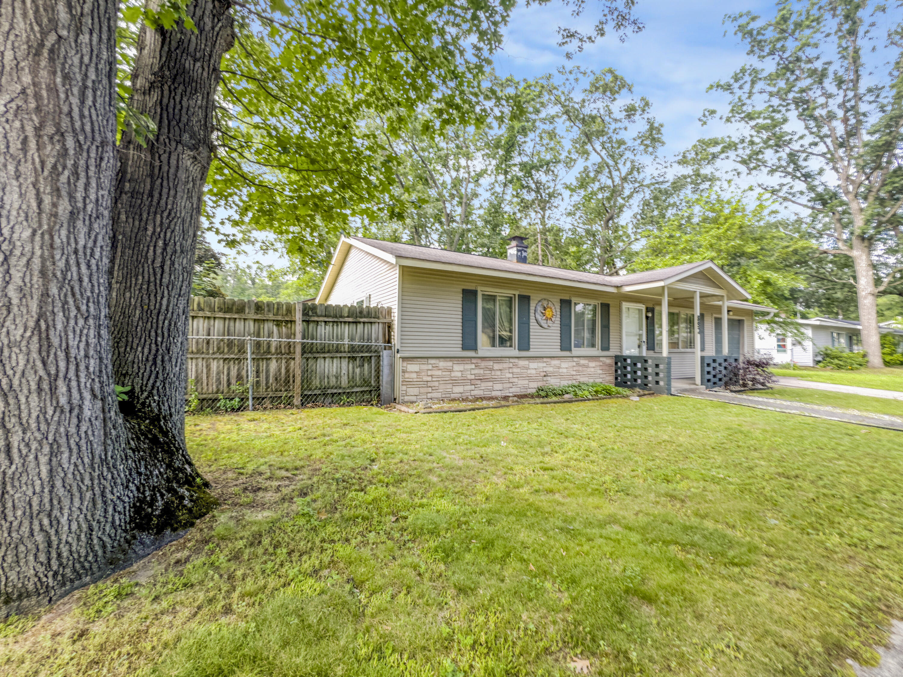 Property Photo:  892 Oakdale Drive  MI 49686 