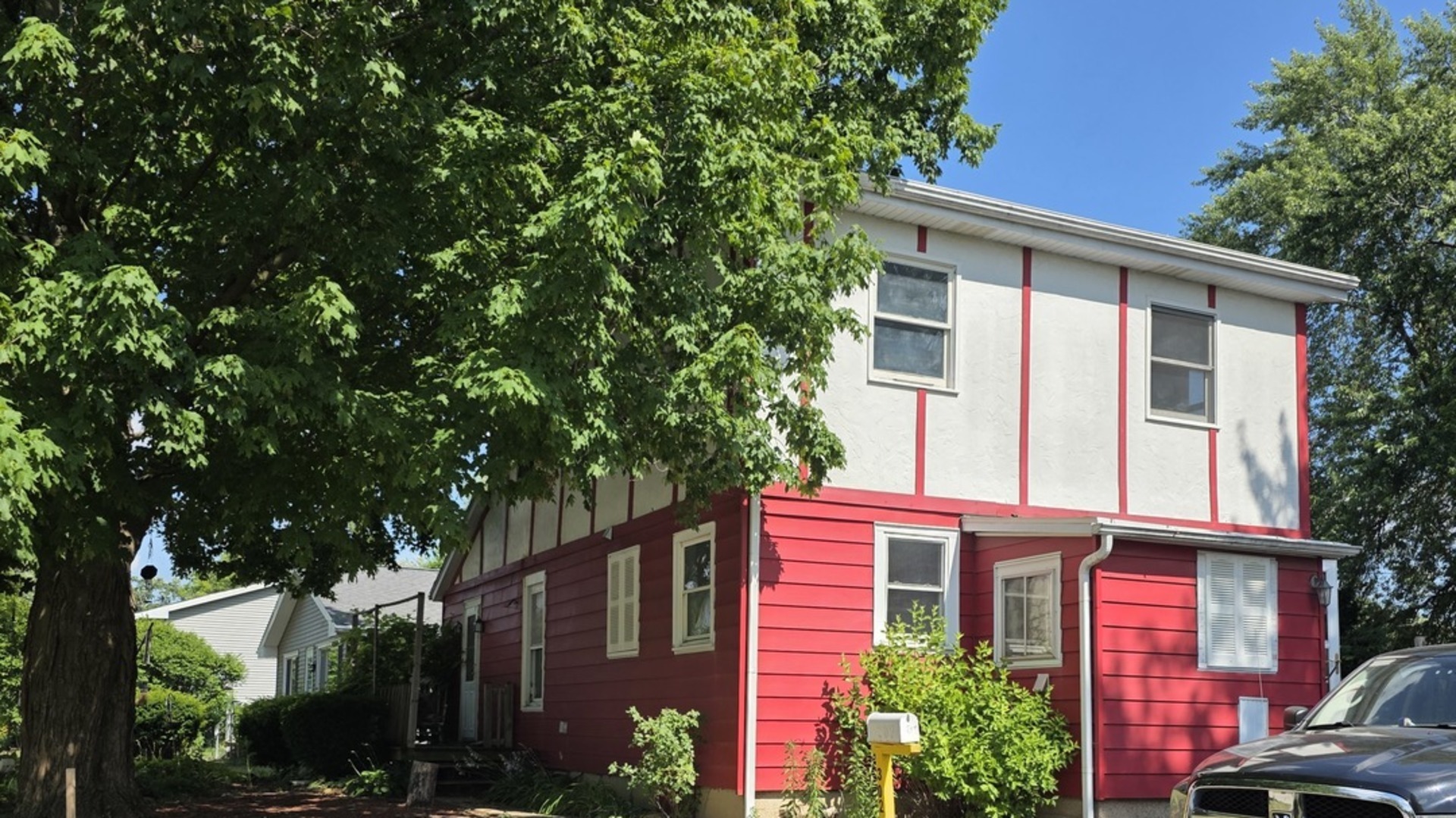 Property Photo: 302 Dee Road IL 60542