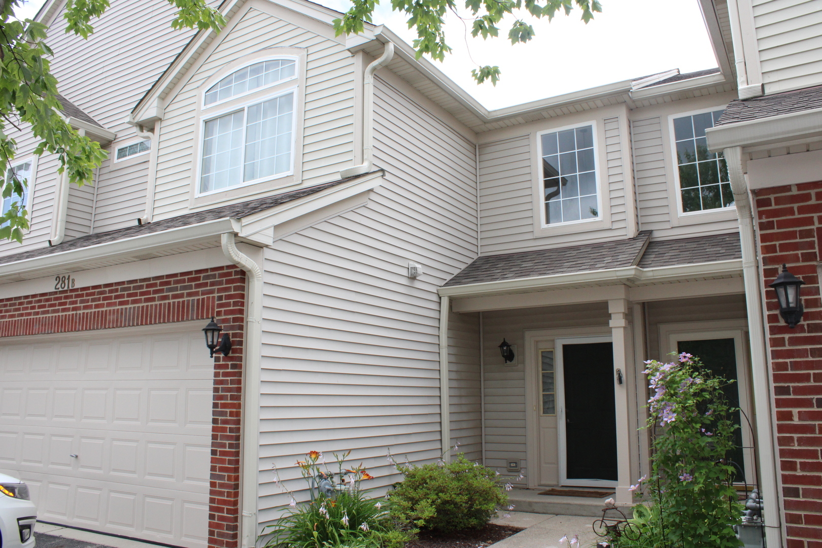 Property Photo: 281 Nicole Drive B IL 60177
