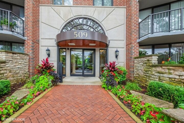 509 Aurora Avenue 409  Naperville IL 60540 photo