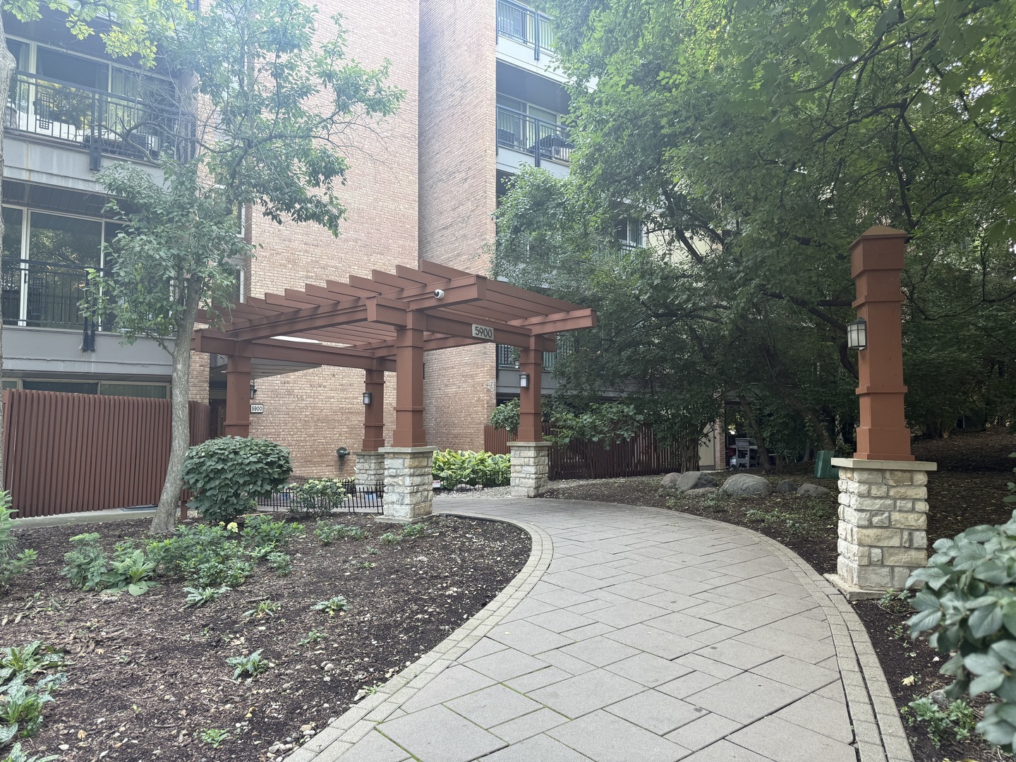 Property Photo: 5900 Oakwood Drive 4G IL 60532