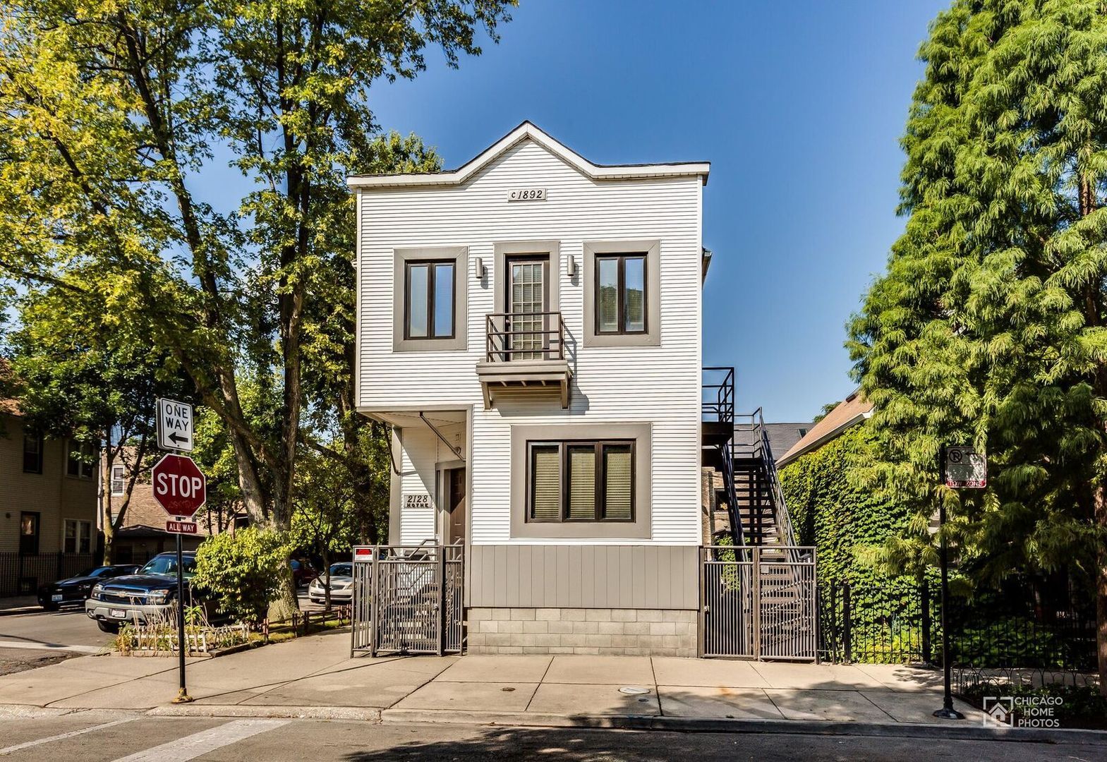 2128 N Hoyne Avenue 2  Chicago IL 60647 photo