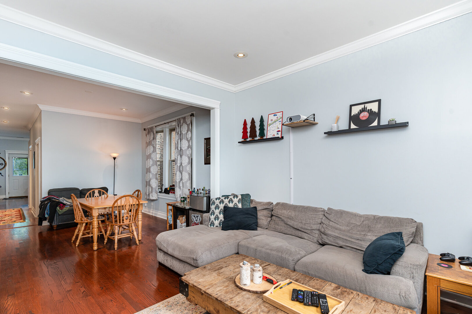 Property Photo: 2725 N Kedzie Avenue 2 IL 60647