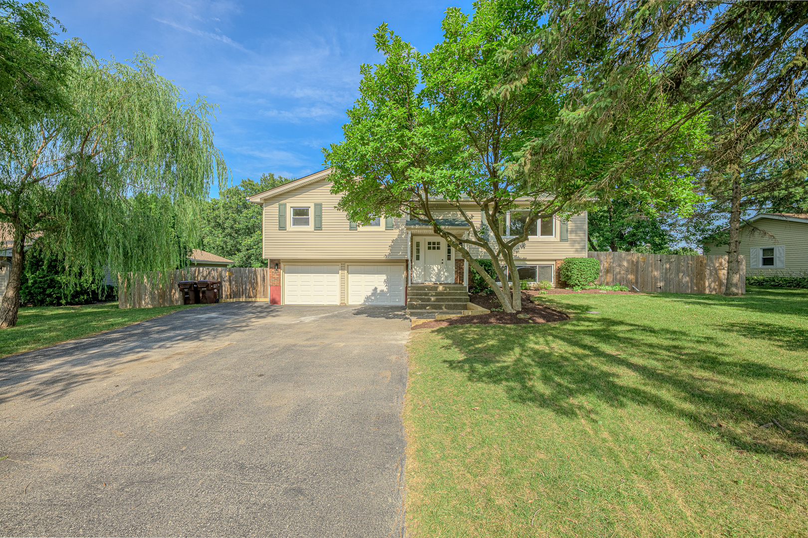 Property Photo:  214 Somerset Court  IL 60451 