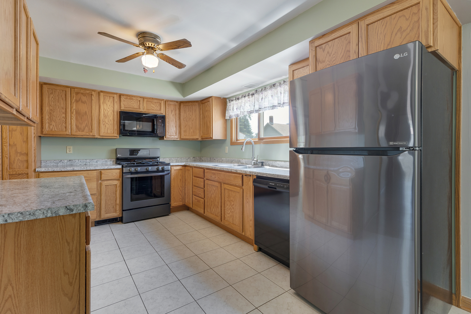 Property Photo:  410 West Street  IL 60145 