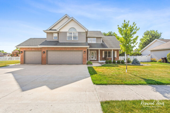 Property Photo:  281 S Elm Street  IL 60950 