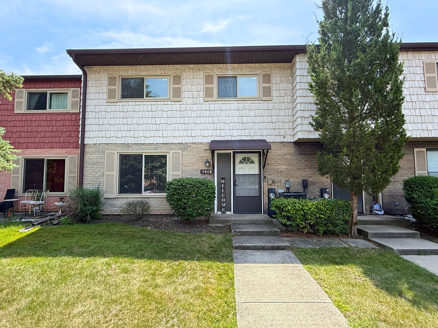 Property Photo:  540 W Lodge Trail E  IL 60090 