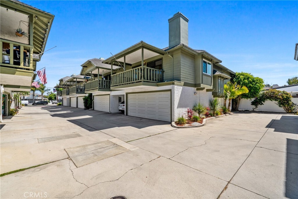 2231 Pacific Avenue 14  Costa Mesa CA 92627 photo