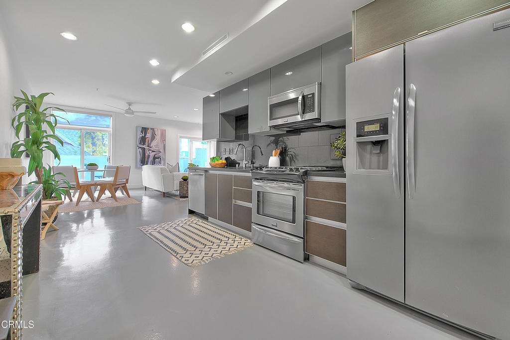 Property Photo: 133 S Los Robles Avenue 205 CA 91101