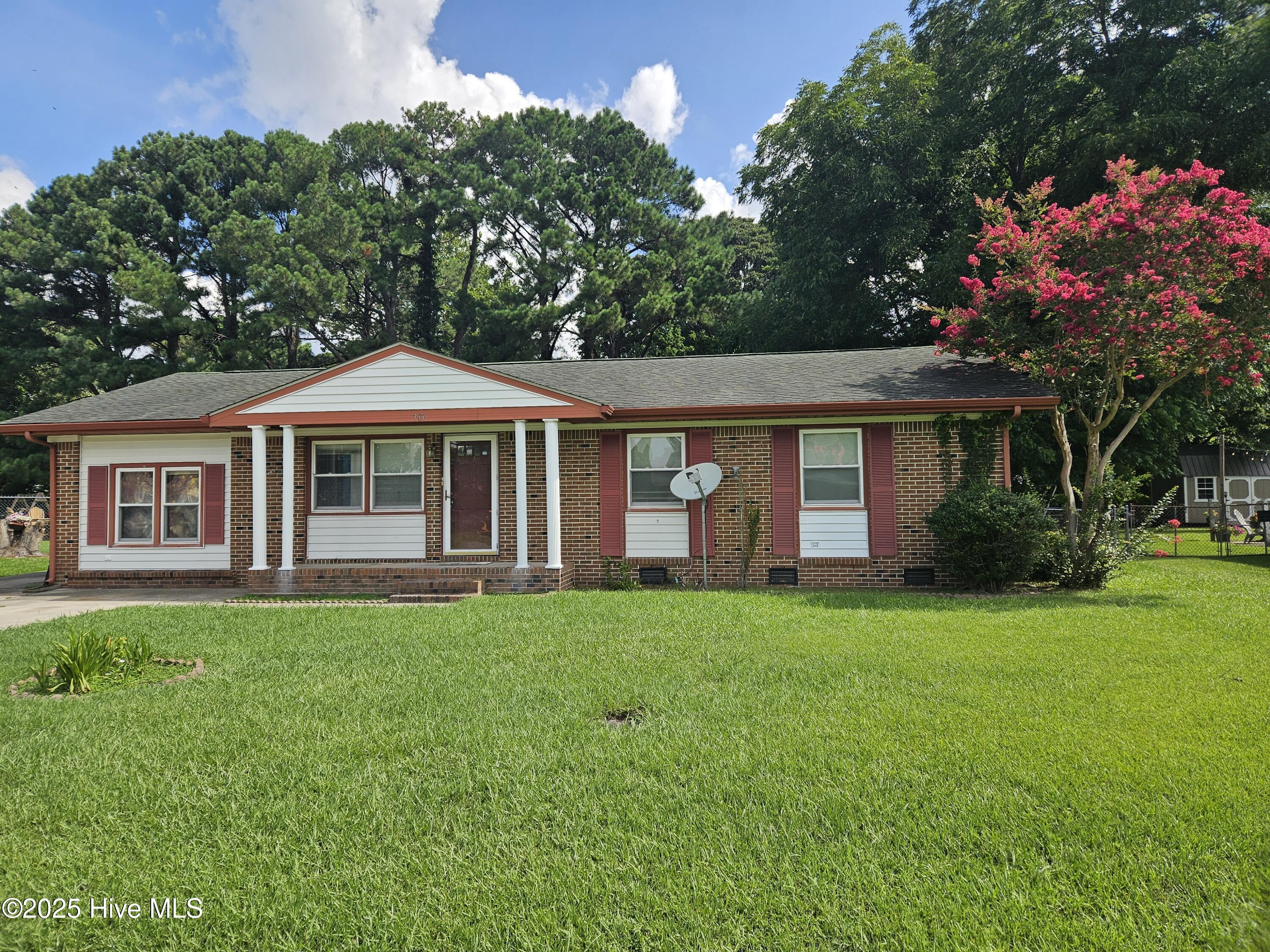Property Photo: 713 Oakdale Drive NC 27909