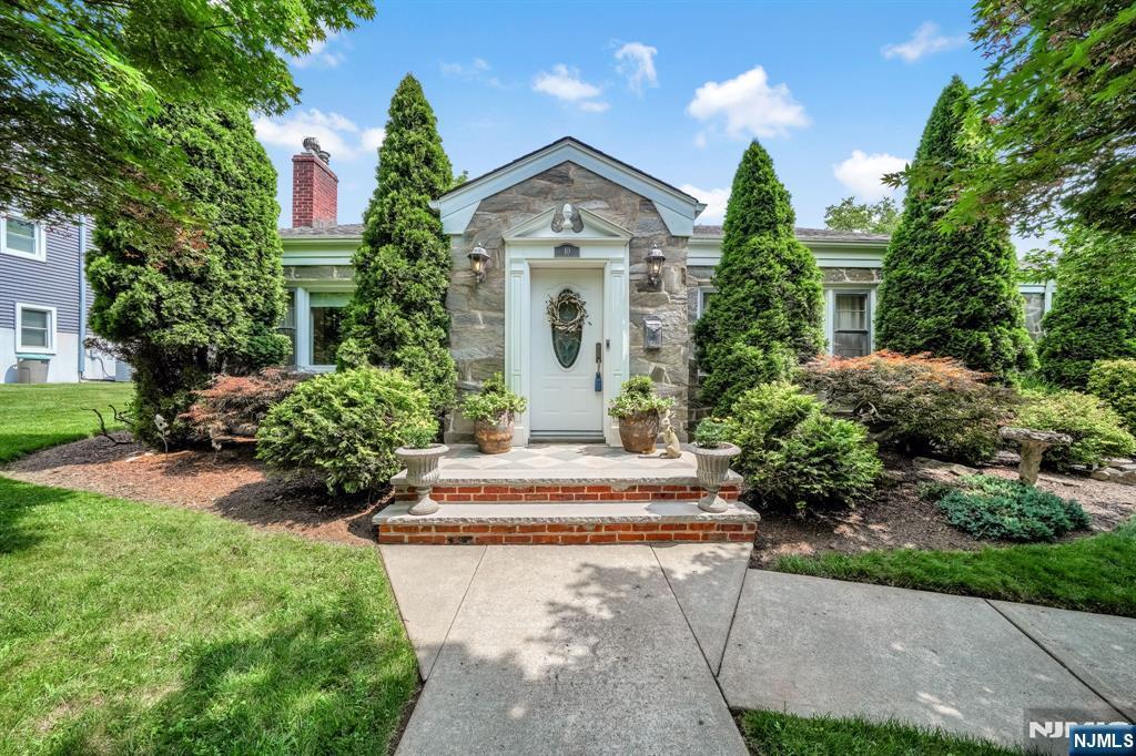 10 Pease Avenue  Verona NJ 07044 photo