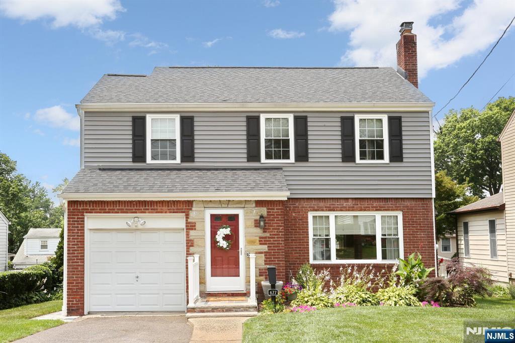 677 Oak Avenue  Maywood NJ 07607 photo