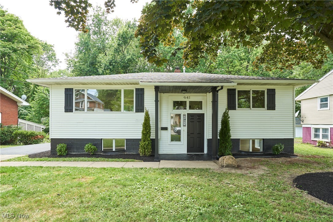 Property Photo: 941 North Avenue OH 44077