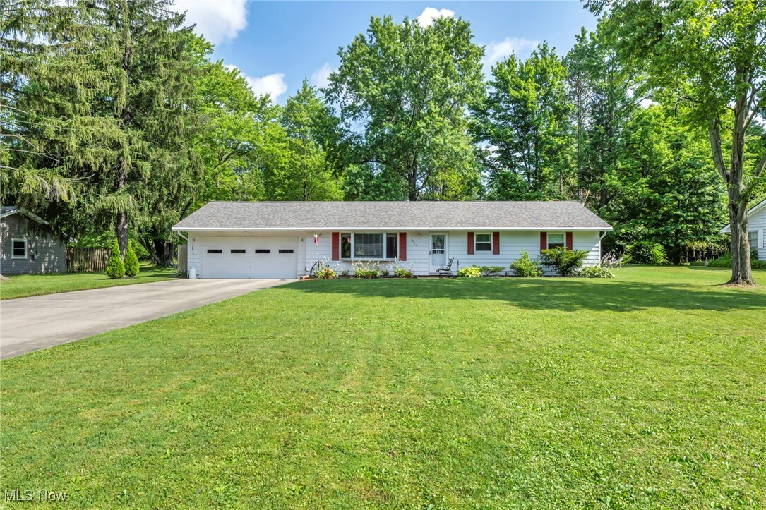 Property Photo: 2061 Garden Lane OH 44236