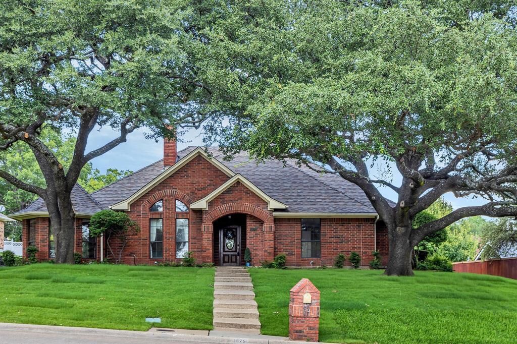Property Photo: 1675 Shores Boulevard TX 75087