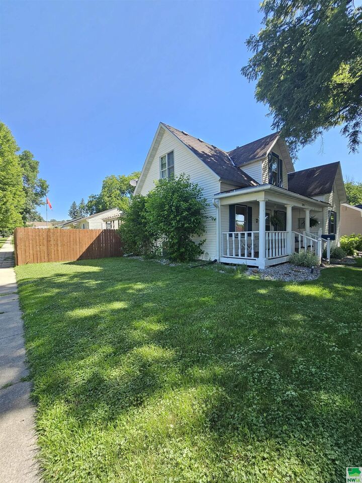 Property Photo: 3903 43rd IA 51108
