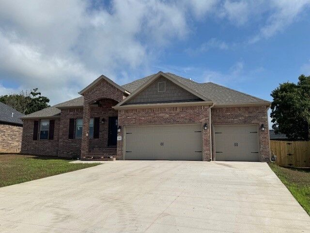 Property Photo: 942 Round Top Street AR 72753