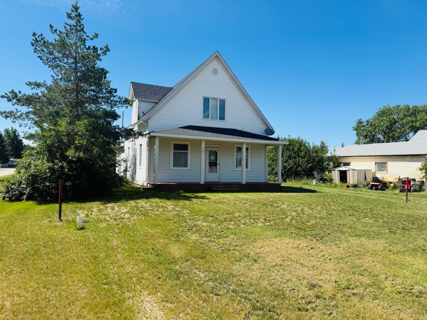 Property Photo: 302 Empress Avenue AB T0L 1M0