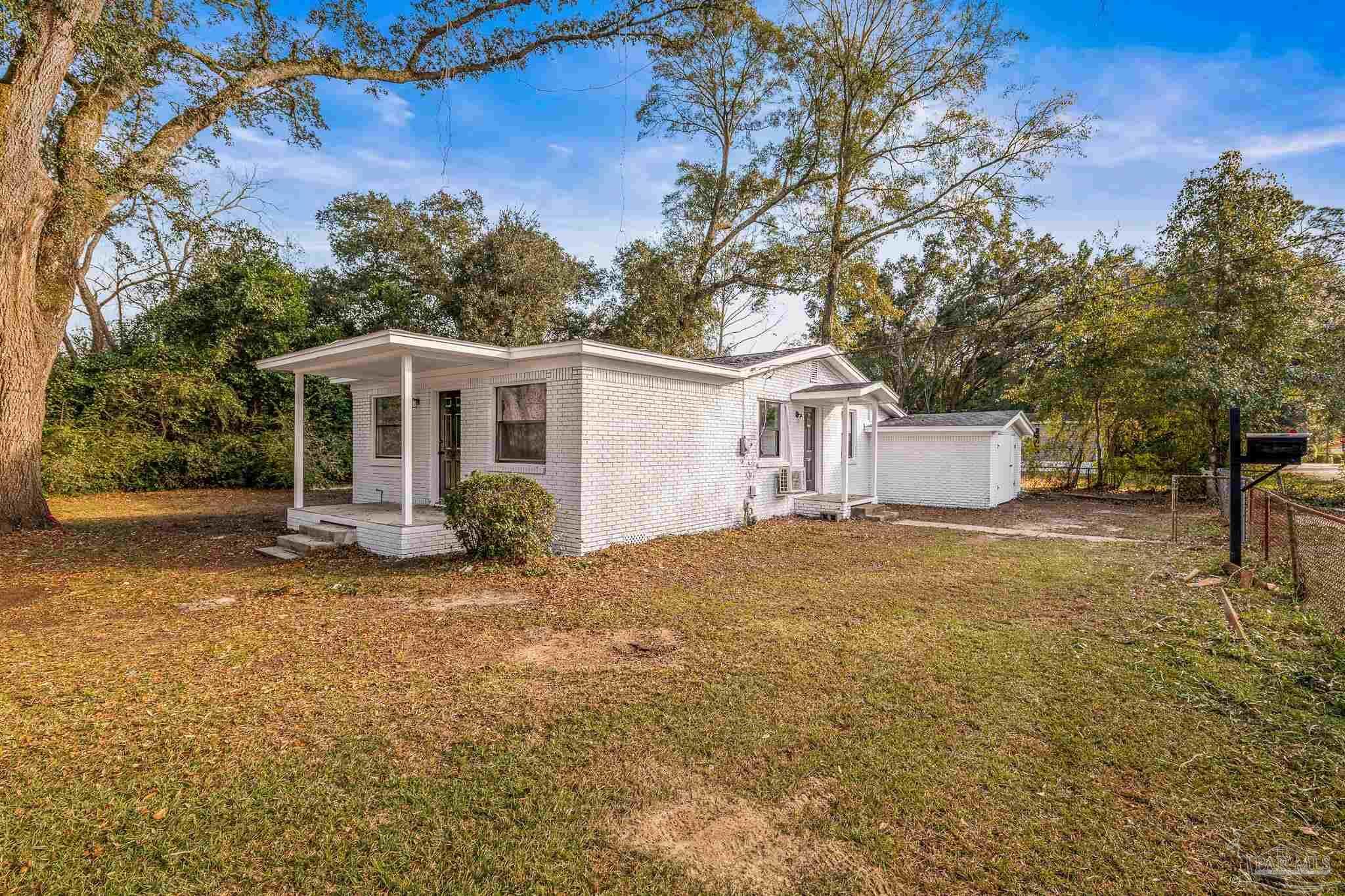 Property Photo: 7950 Hayworth Ave FL 32534