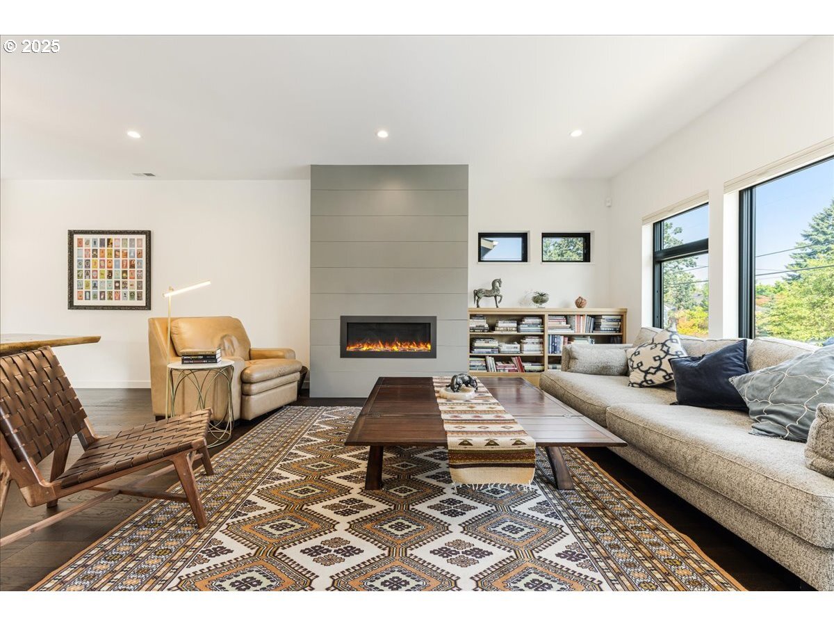 Property Photo:  3904 NE Going St  OR 97211 