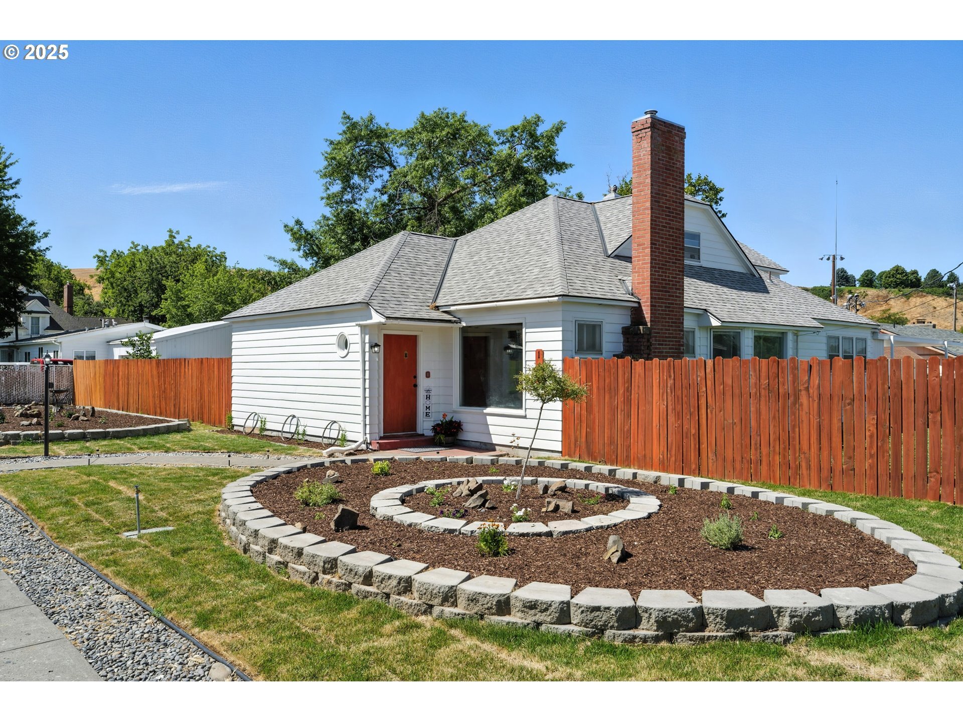 Property Photo:  138 Dehaven St  OR 97862 