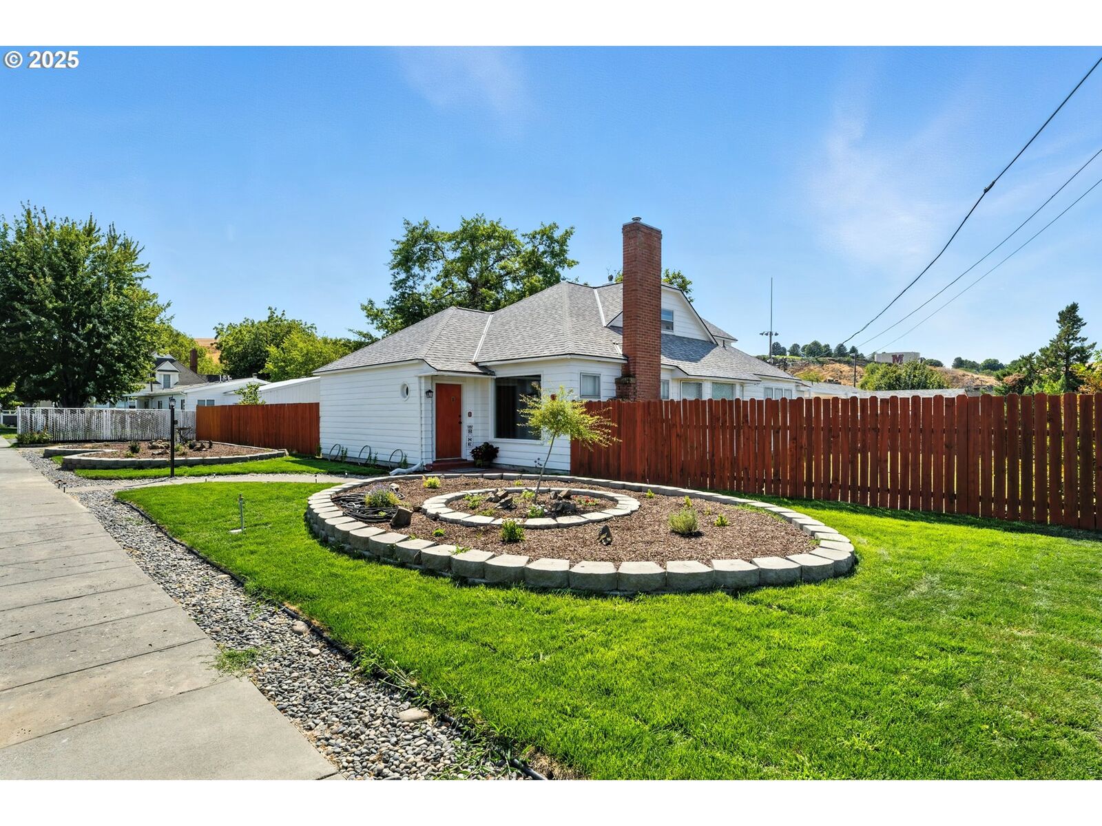 Property Photo:  138 Dehaven St  OR 97862 