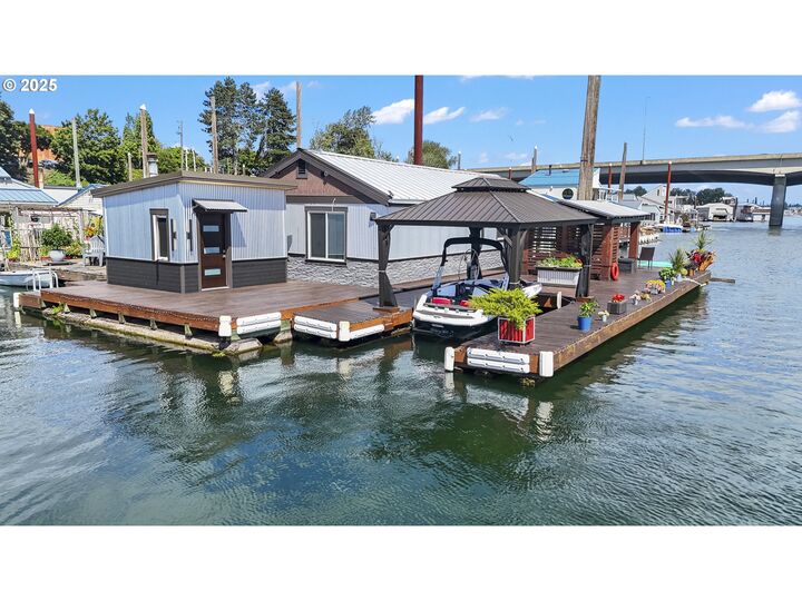 Property Photo: 1645 N Jantzen Ave OR 97217