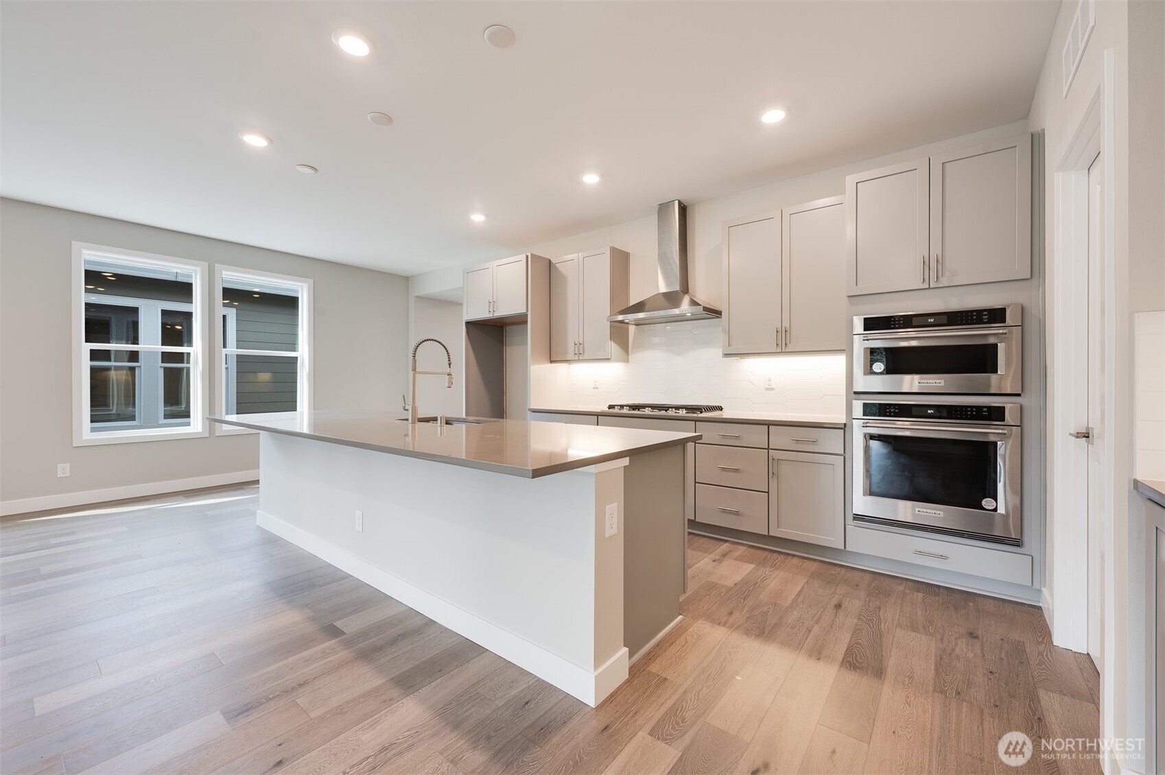 Property Photo: 21725 SE 292 Nd Place WA 98010