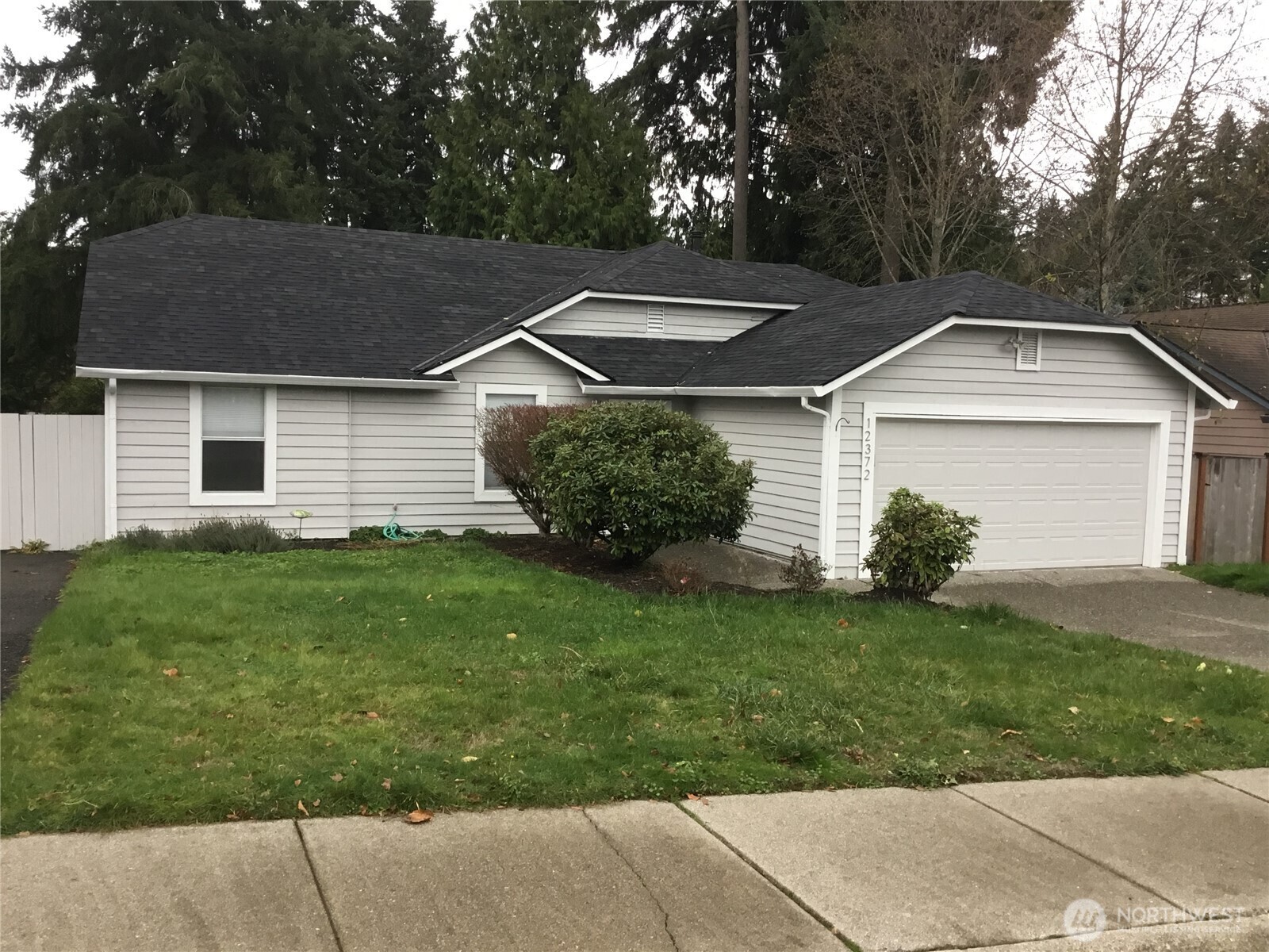 Property Photo: 12372 SE 221st WA 98031
