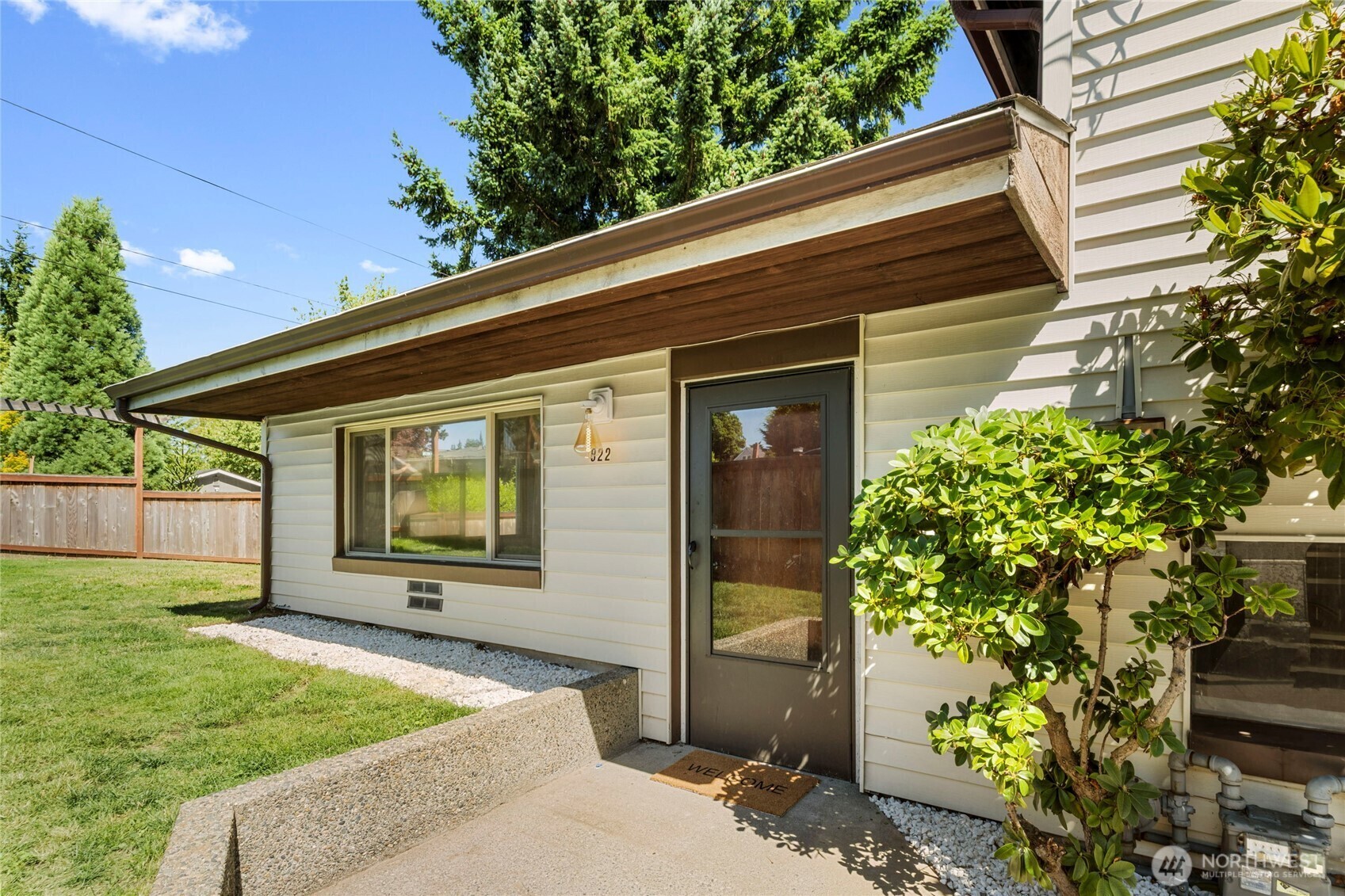 Property Photo: 922 SW 160th Street WA 98166