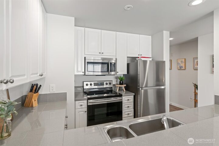 Property Photo: 321 10th Avenue S 705 WA 98104