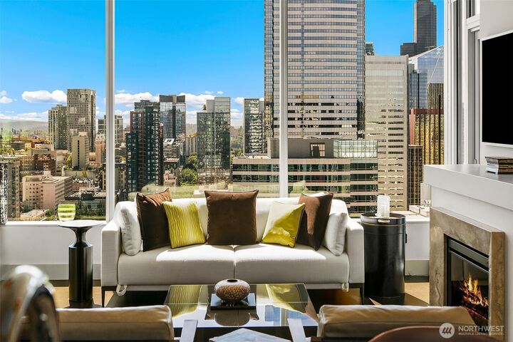 Property Photo:  737  Olive Way 3606  WA 98101 