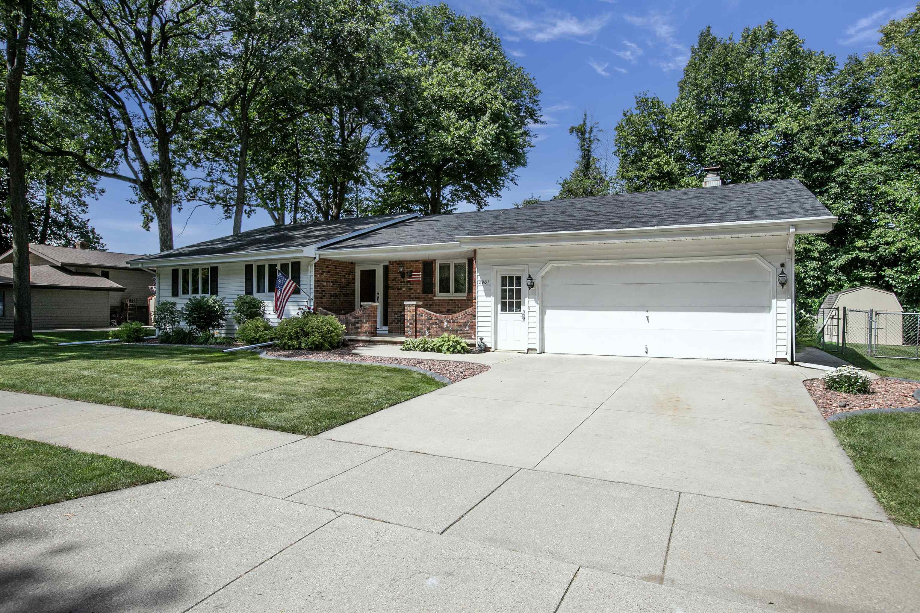 Property Photo: 2901 S Carpenter Street WI 54913