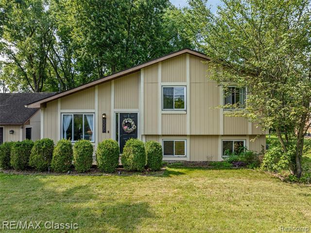 Property Photo: 5025 S Pine Knob Trail MI 48346