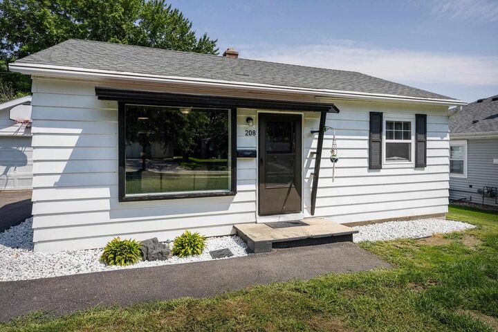 Property Photo: 208 West Taft Street WI 53589