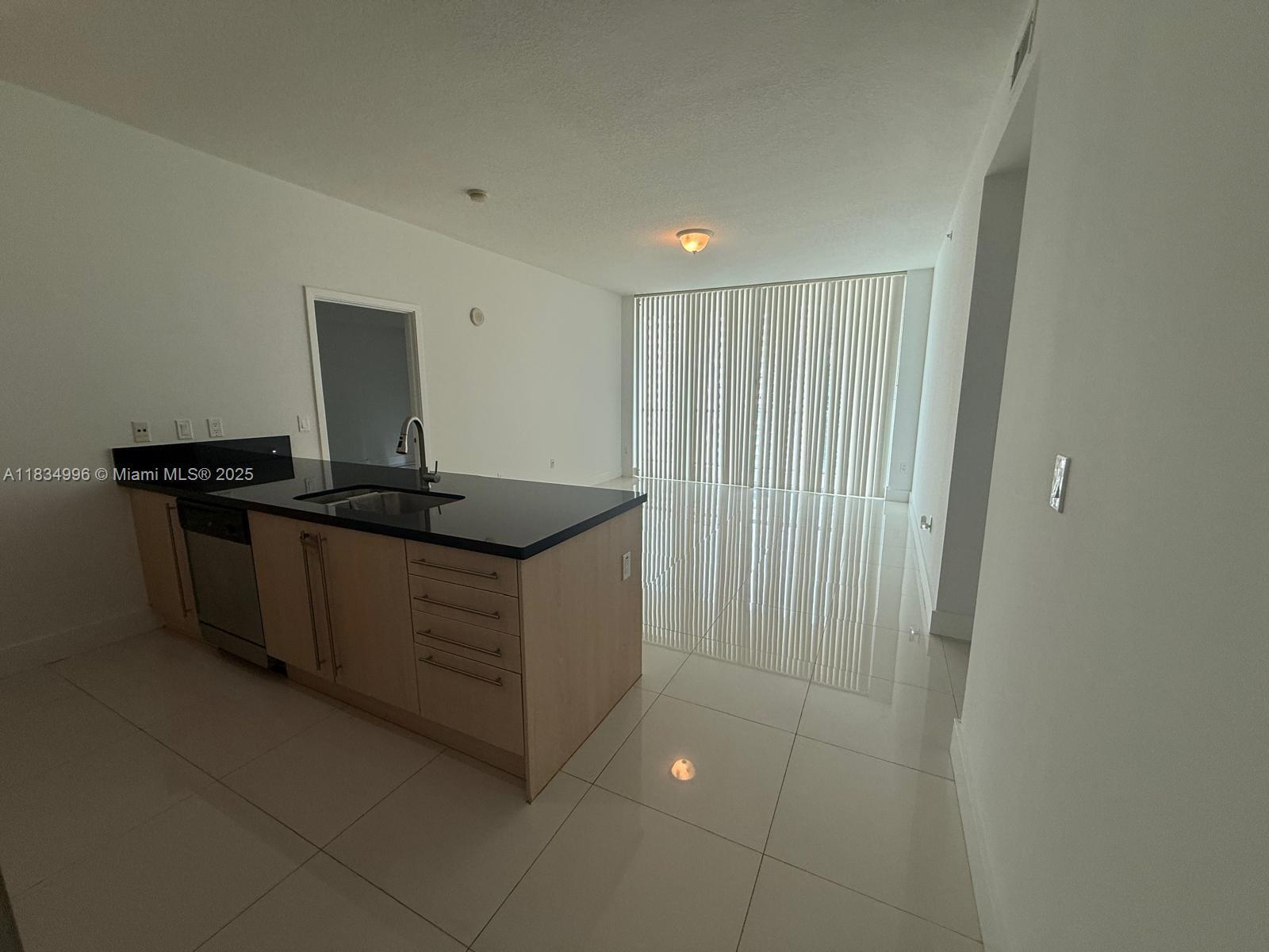 Property Photo: 1111 SW 1st Ave 2722-N FL 33130