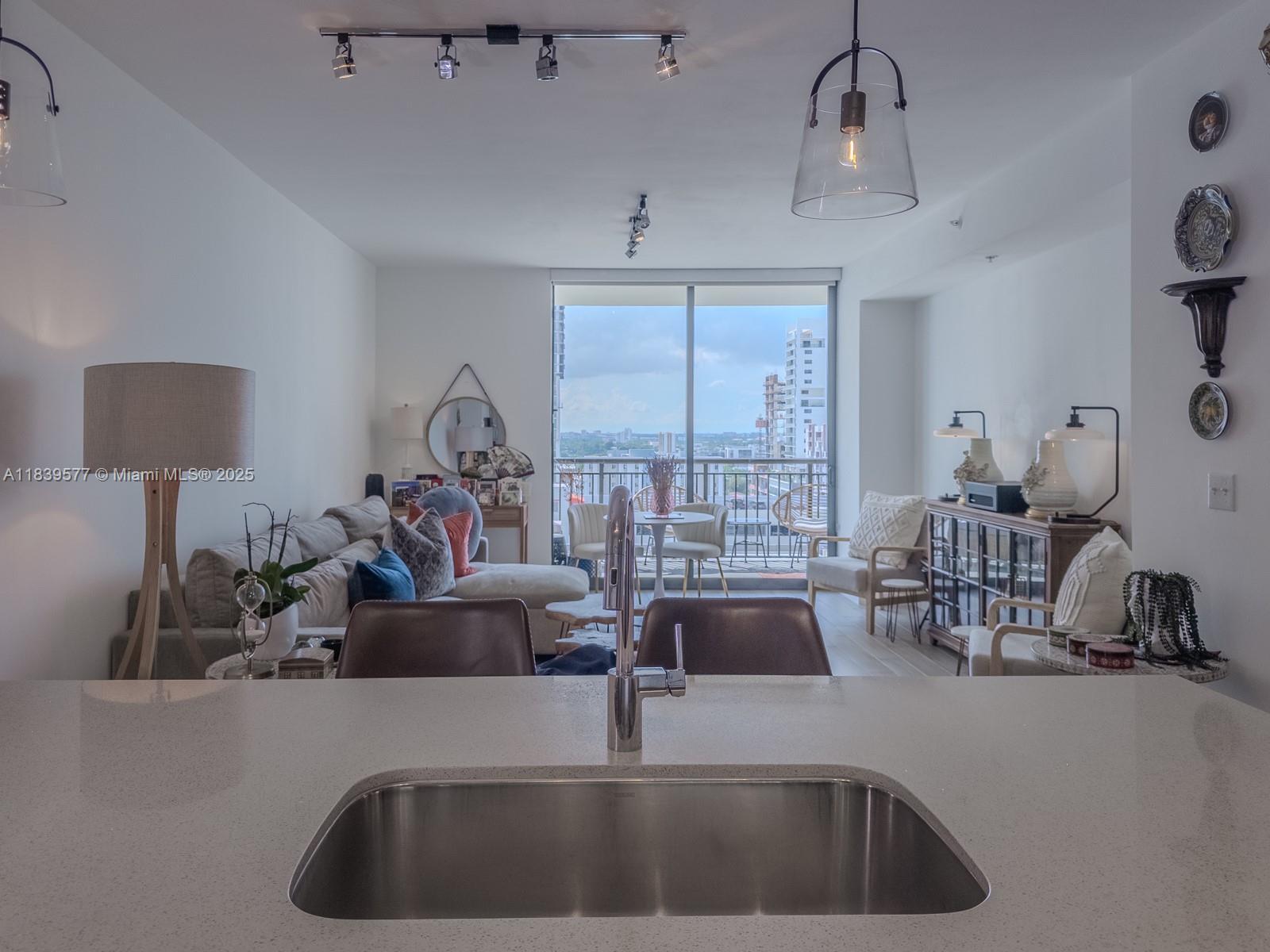 Property Photo: 999 SW 1st Ave 1609 FL 33130