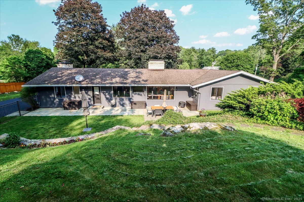 Property Photo:  10 Fernbrook Drive  CT 06804 